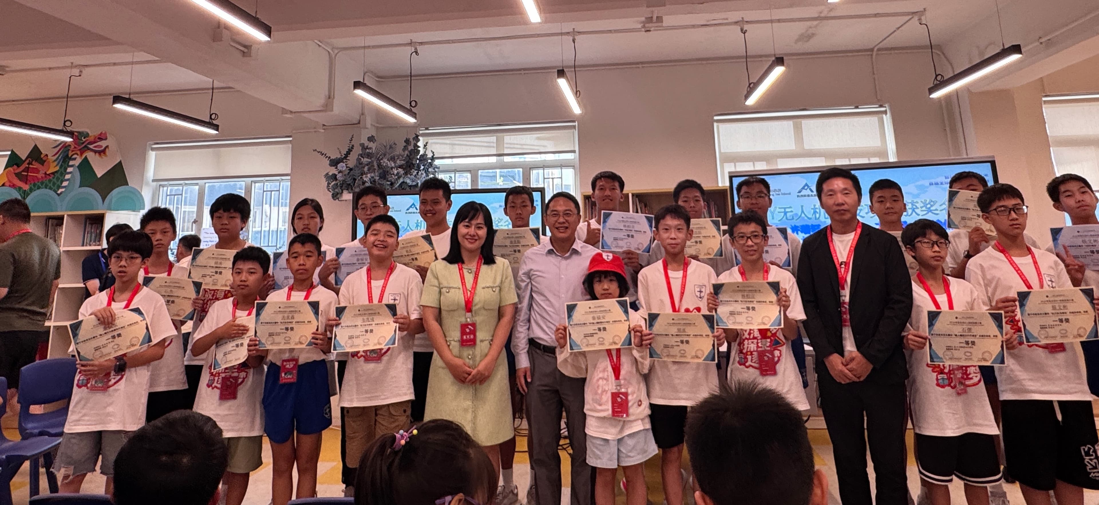 研究院发起人樊星（左），香港航海学校陈道沛校长 （中），湾商联国际人才中心主任黄先明（右）