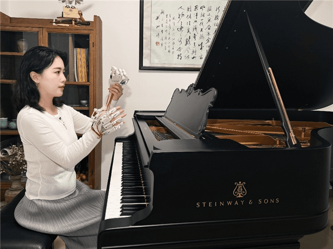 机械臂交互艺术新闻原文配图